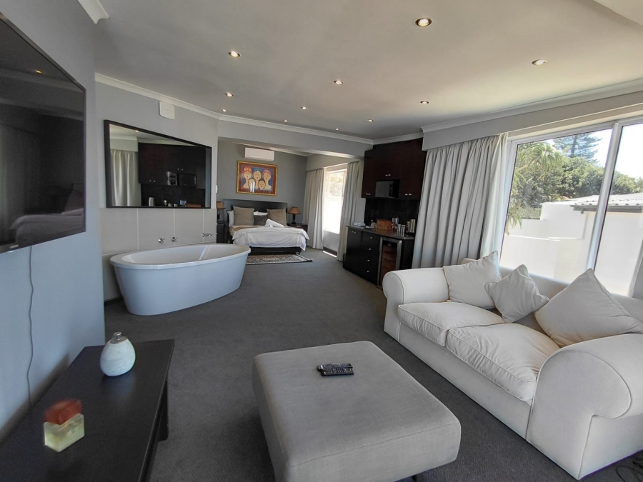 5 Bedroom Property for Sale in Jeffreys Bay Central Eastern Cape